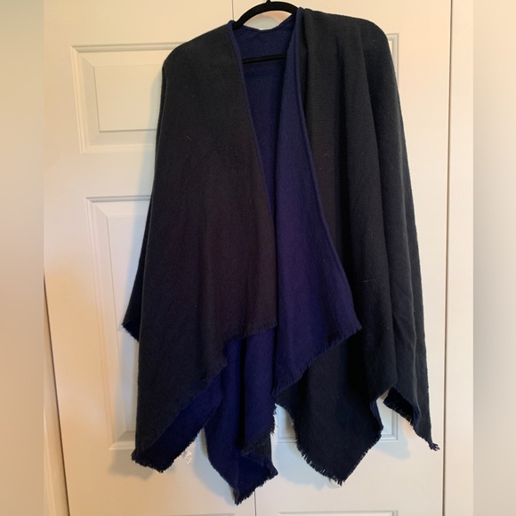 Banana Republic | Reversible Poncho - Picture 1 of 4